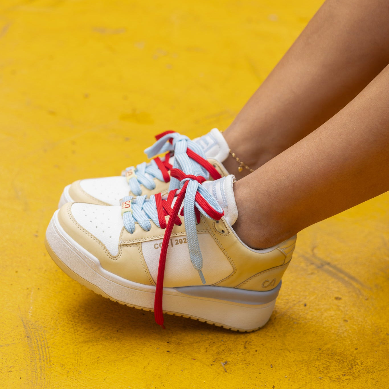 Tenis FE Amarillos con Azul y Rojo| Calzado Urbano Mujer CalzAristy