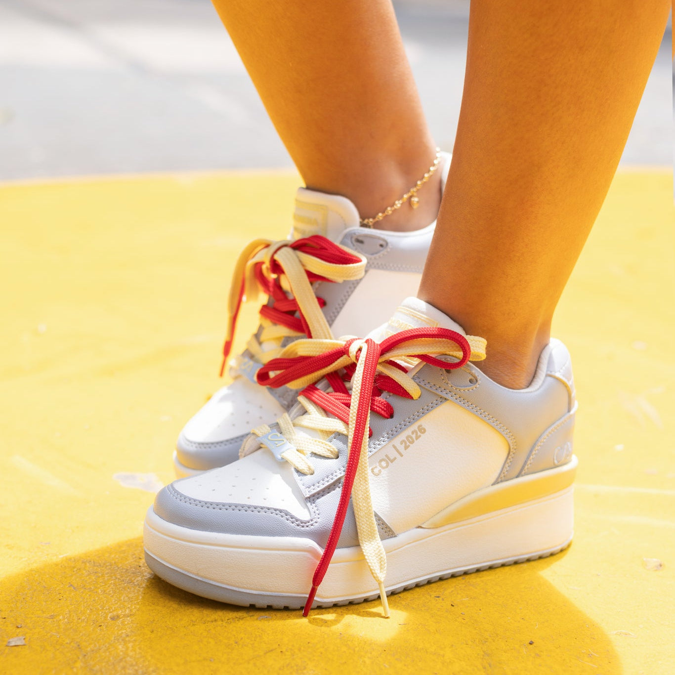 Tenis ILUSIÓN Azul claro con Amarillo| Calzado Urbano Mujer CalzAristy