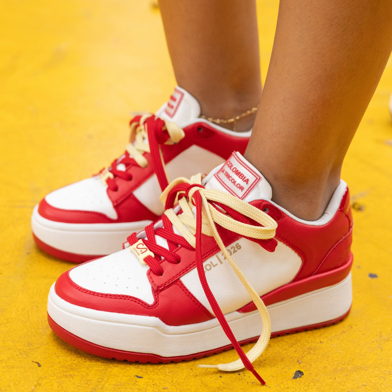 Tenis PASIÓN Rojos con Amarillo| Calzado Urbano Mujer CalzAristy