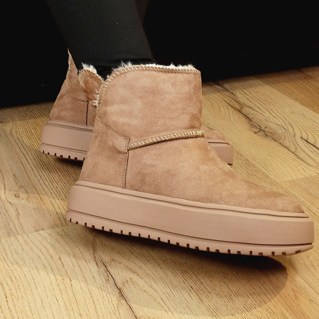 Botas CalzAristy CHELSEA Camel – Estilo Cálido y Versátil
