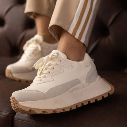 Zapatos De Mujer CalzAristy GLOW Beige – Estilo Urbano con Brillo Propio