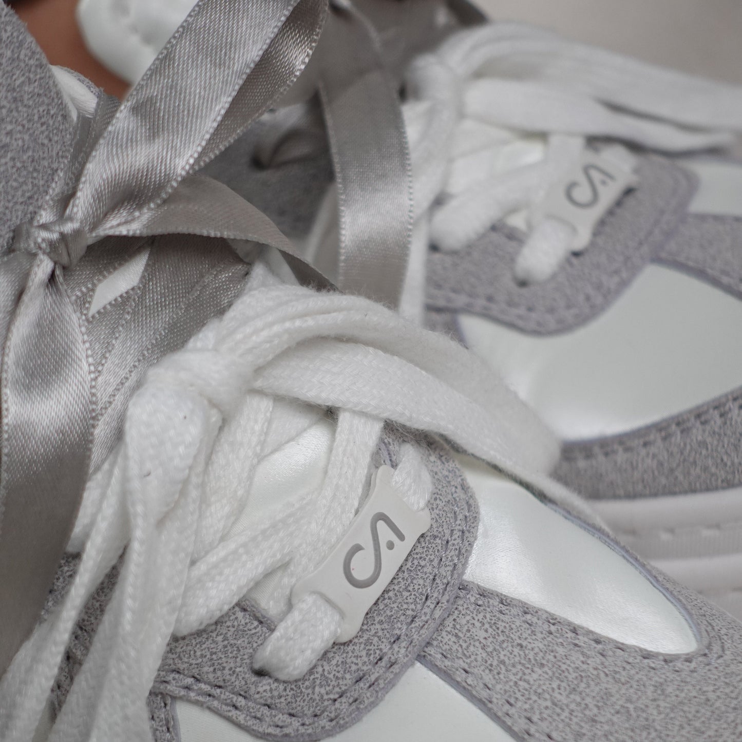 Tenis casuales con detalles en animal print MADISON
