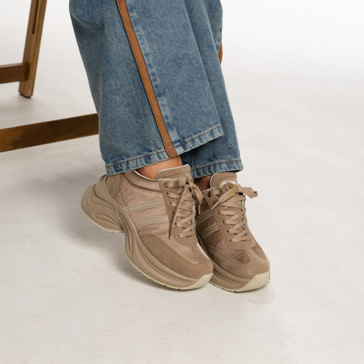 Tenis Antonia color Camel Chunky con Plataforma|CalzAristy