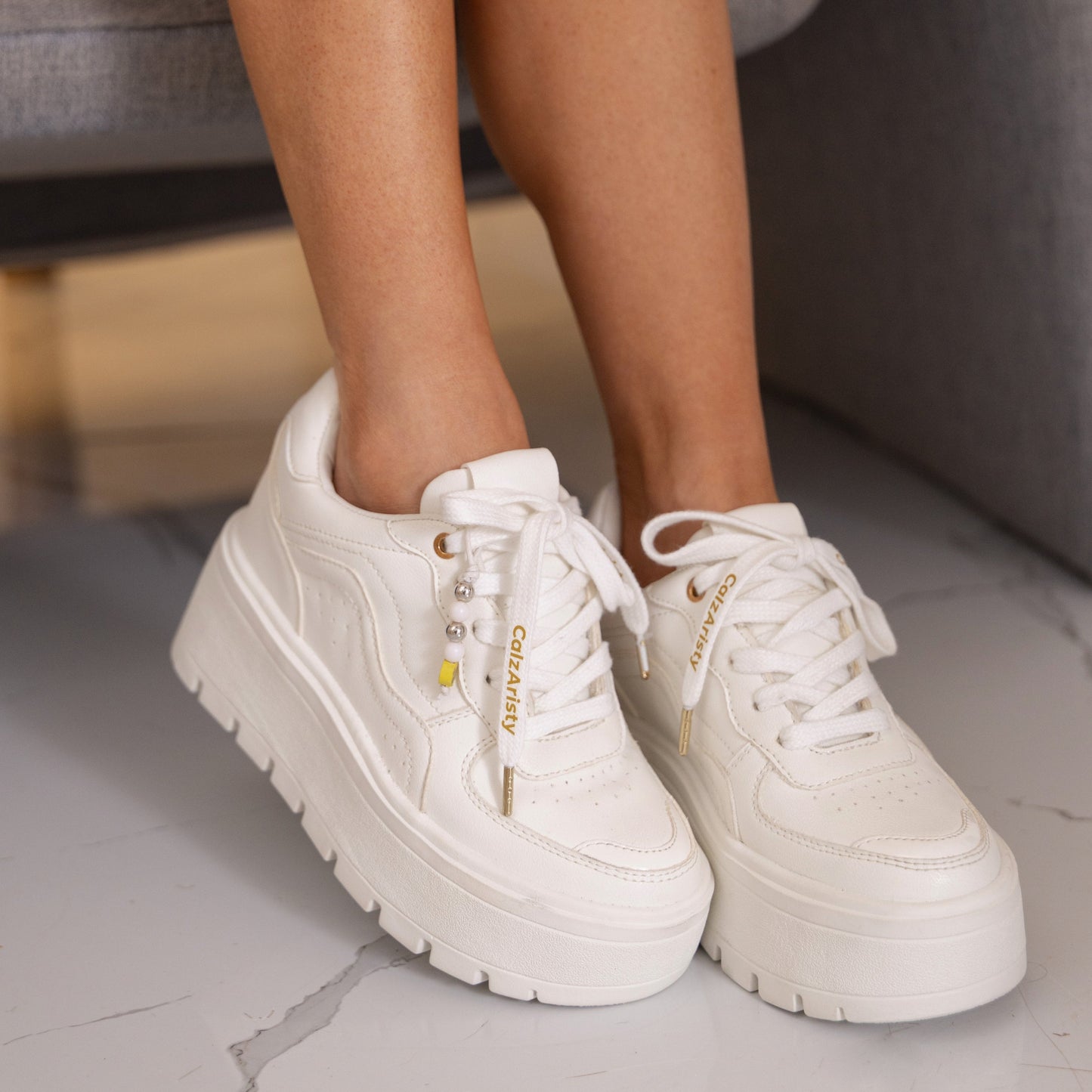 Zapatos LAURA blancos de plataforma CALZARISTY | Sneakers modernos, cómodos y versátiles