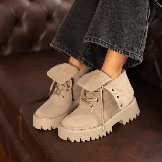 Botas KARLA en carnaza camel con suela chunky – Estilo combat con máxima comodidad | CalzAristy