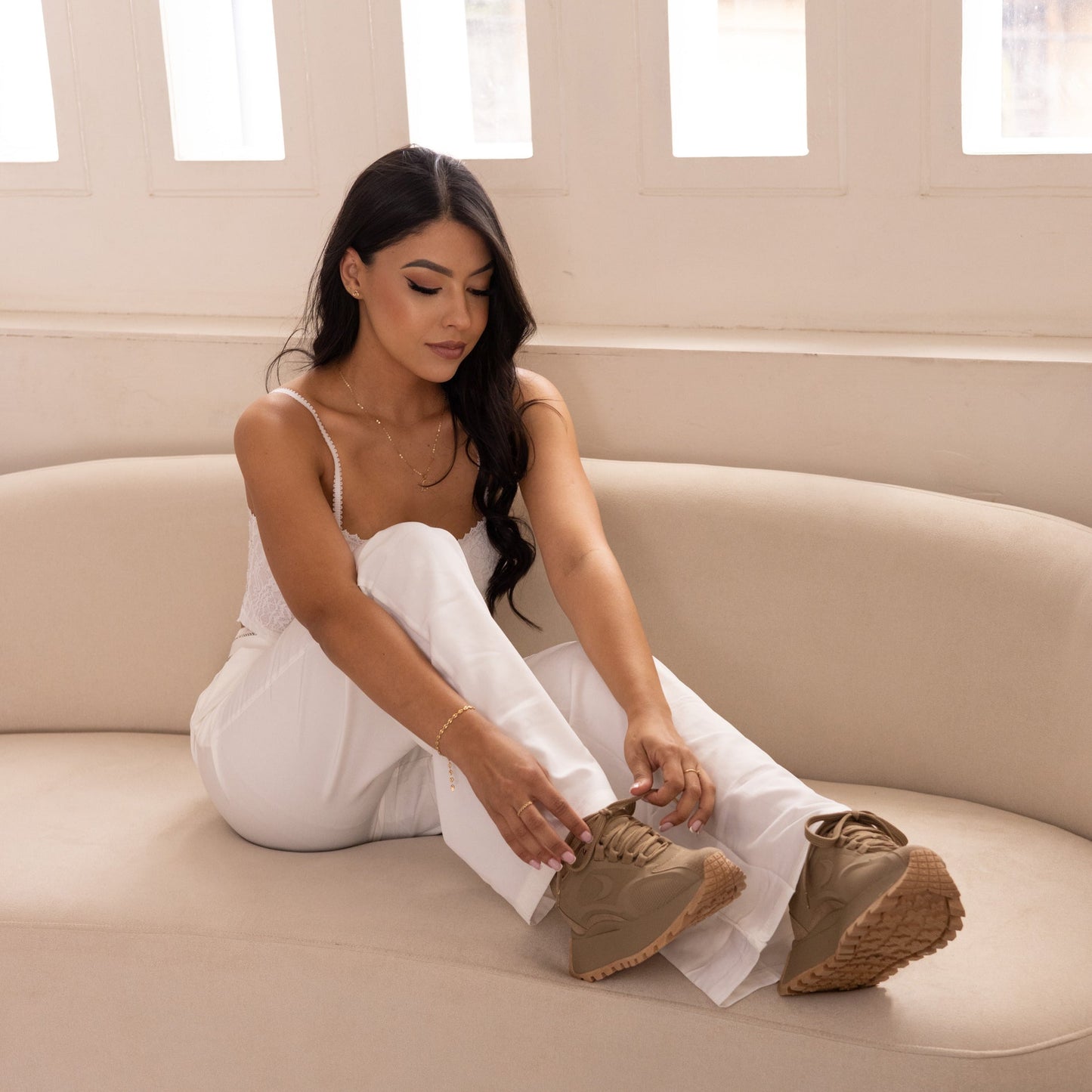 Zapatos De Mujer CalzAristy EMMA Camel – Atrevimiento y Estilo Deportivo
