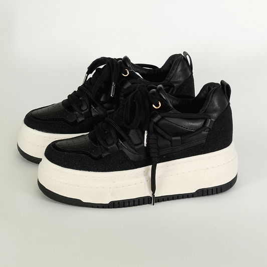 Tenis casuales con doble cordón y diseño elaborado Pía Negro