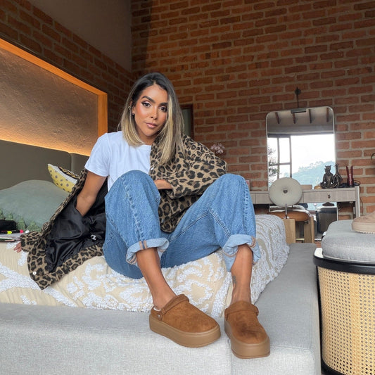 Zuecos CELINA de Calzaristy – Comodidad acolchada y estilo casual en color miel