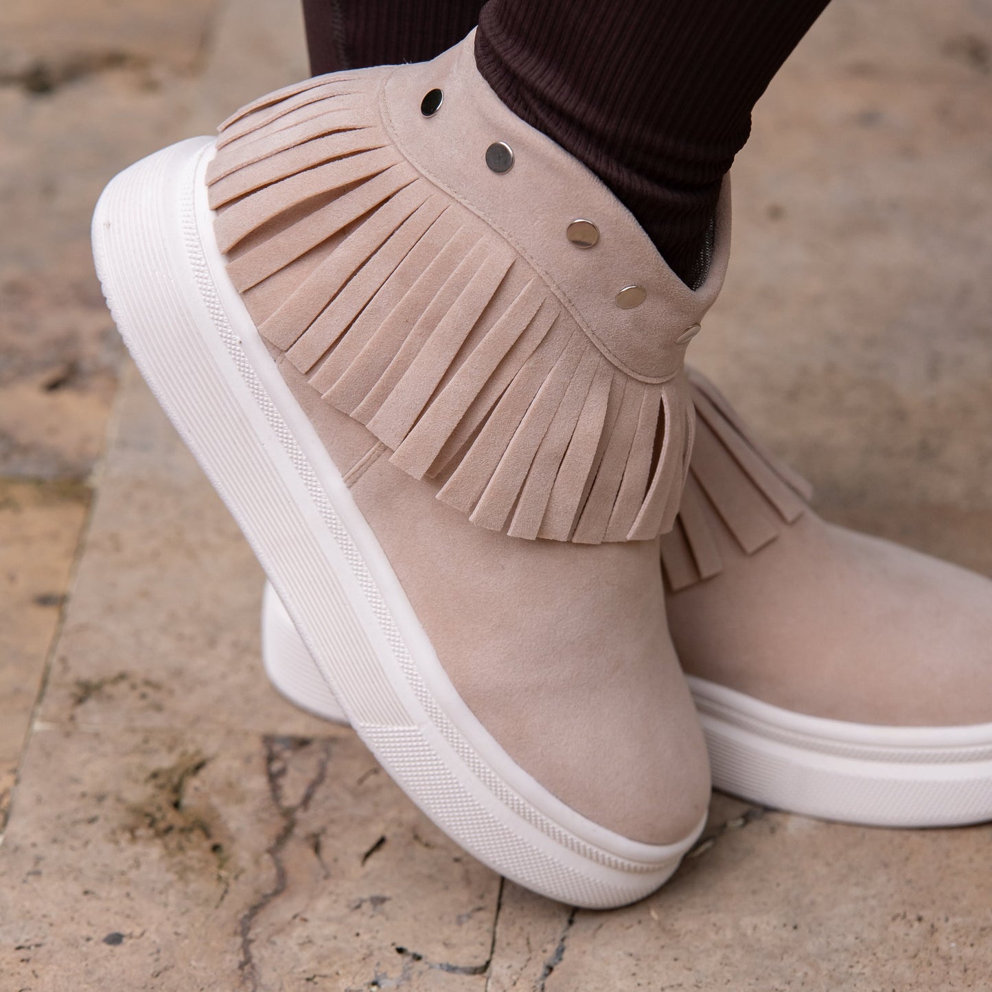 Botines Calzaristy Belinda para Mujer – Suela Plataforma, Estilo Flecos y Comodidad Todo el Día