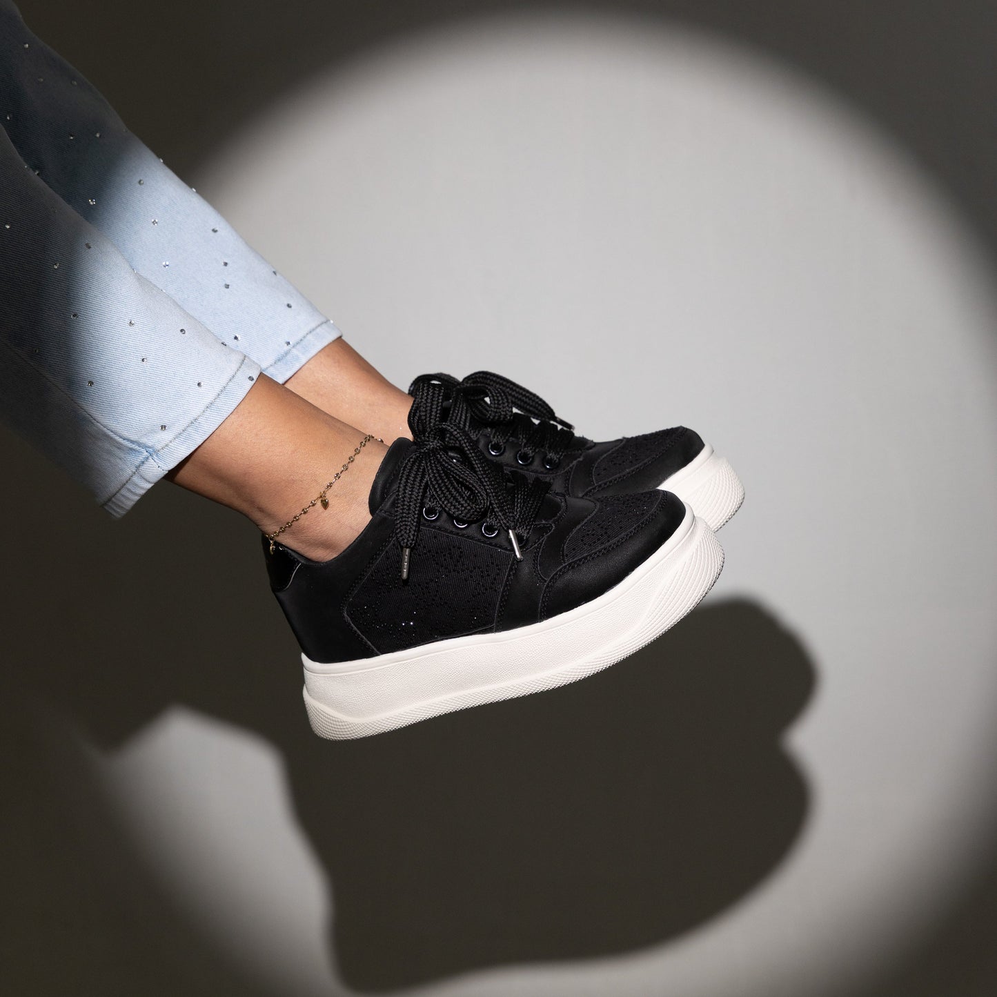 Tenis Plataforma ZOE Negro con Brillos | Calzado Urbano Mujer CalzAristy