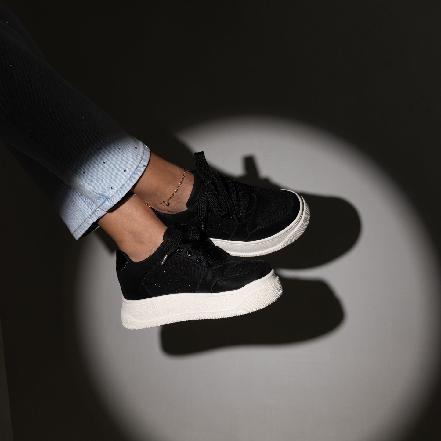 Tenis Plataforma ZOE Negro con Brillos | Calzado Urbano Mujer CalzAristy