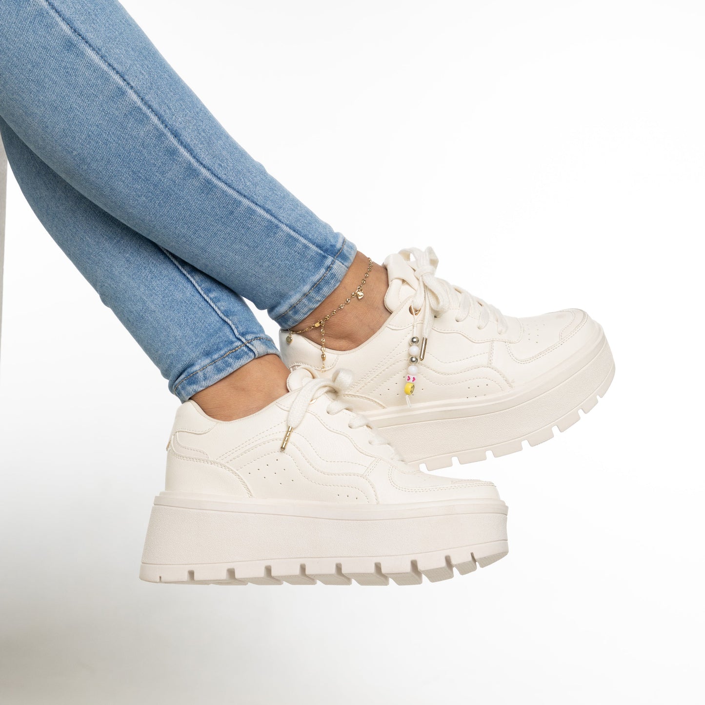 Zapatos LAURA BEIGE de plataforma CALZARISTY | Sneakers modernos, cómodos y versátiles