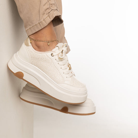 Tenis Plataforma ELISA Beige con Detalles Dorados | CalzAristy Colombia
