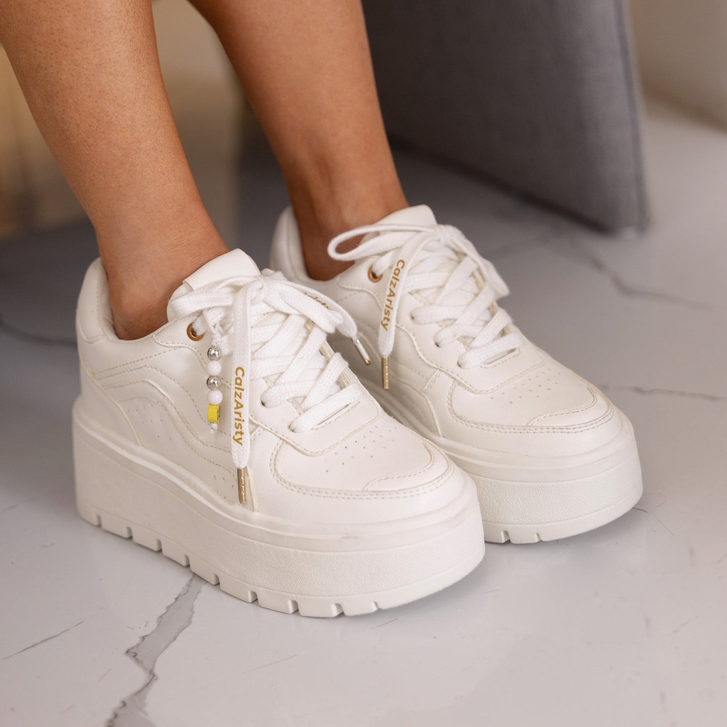 Zapatos LAURA blancos de plataforma CALZARISTY | Sneakers modernos, cómodos y versátiles