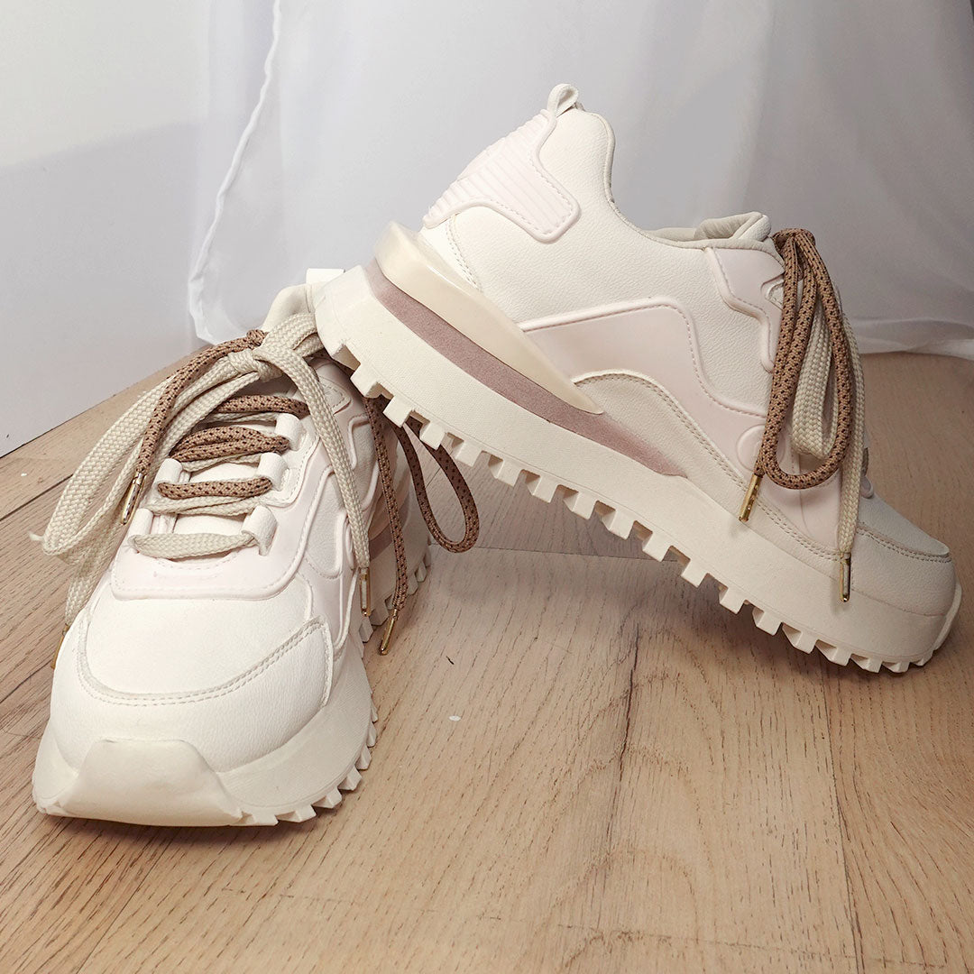Zapatos De Mujer CalzAristy MAE Beige – Suavidad, Fuerza y Estilo