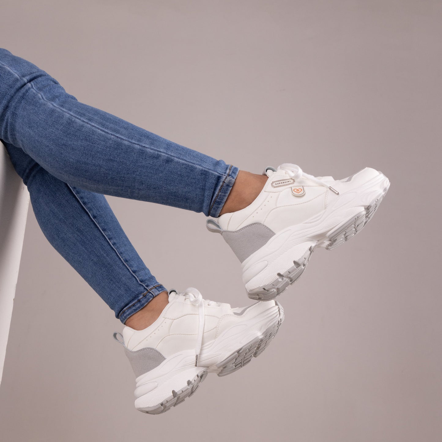 Tenis Blancos para Mujer ORIANA – CalzAristy | Comodidad y Estilo Urbano